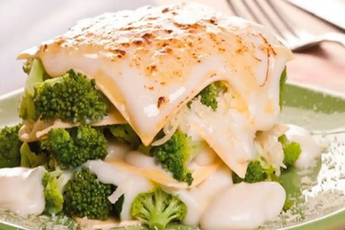 Lasanha de brócolis com molho branco